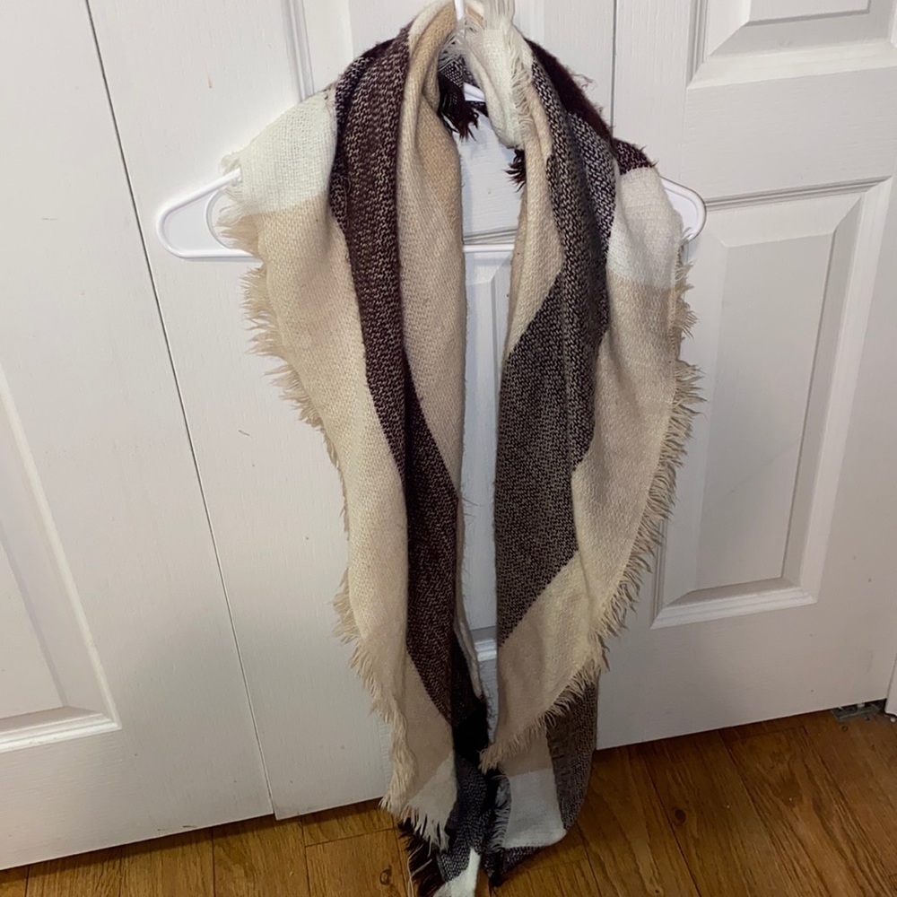Large scarf